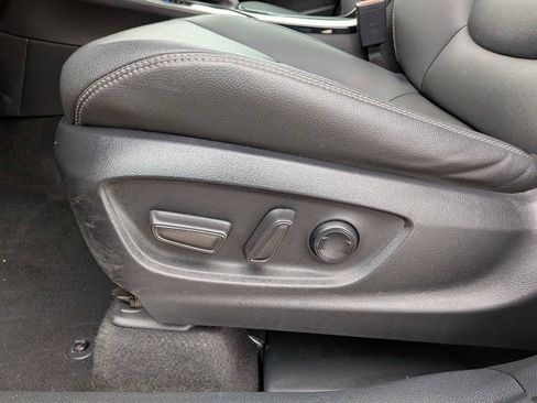 Used 2022 Toyota Corolla Cross XLE image 16