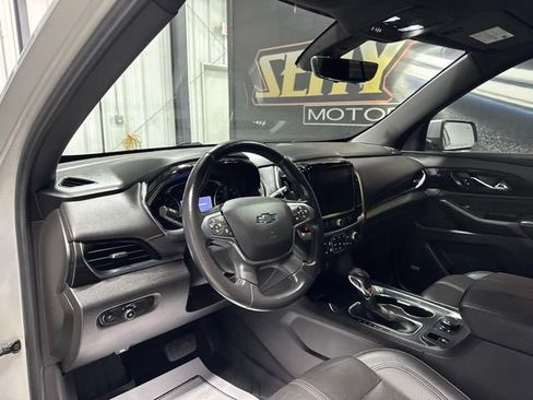 Used 2022 Chevrolet Traverse RS FWD image 6
