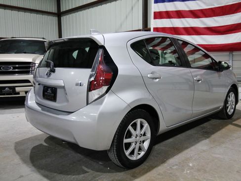 Used 2015 Toyota Prius C Three FWD image 9