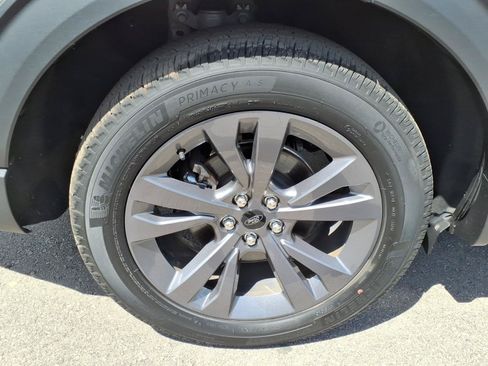 Certified 2023 Ford Explorer XLT w/ Equipment Group 202A AWD/4WD image 7