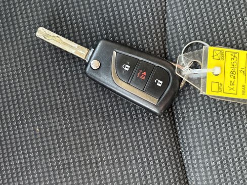 Used 2021 Toyota RAV4 LE AWD/4WD image 25