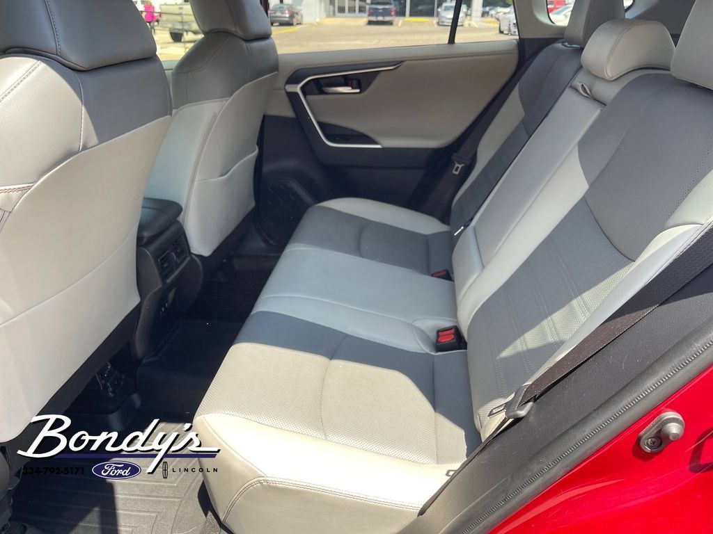 Used 2019 Toyota RAV4 Limited w/ Cold Weather Package FWD image 11