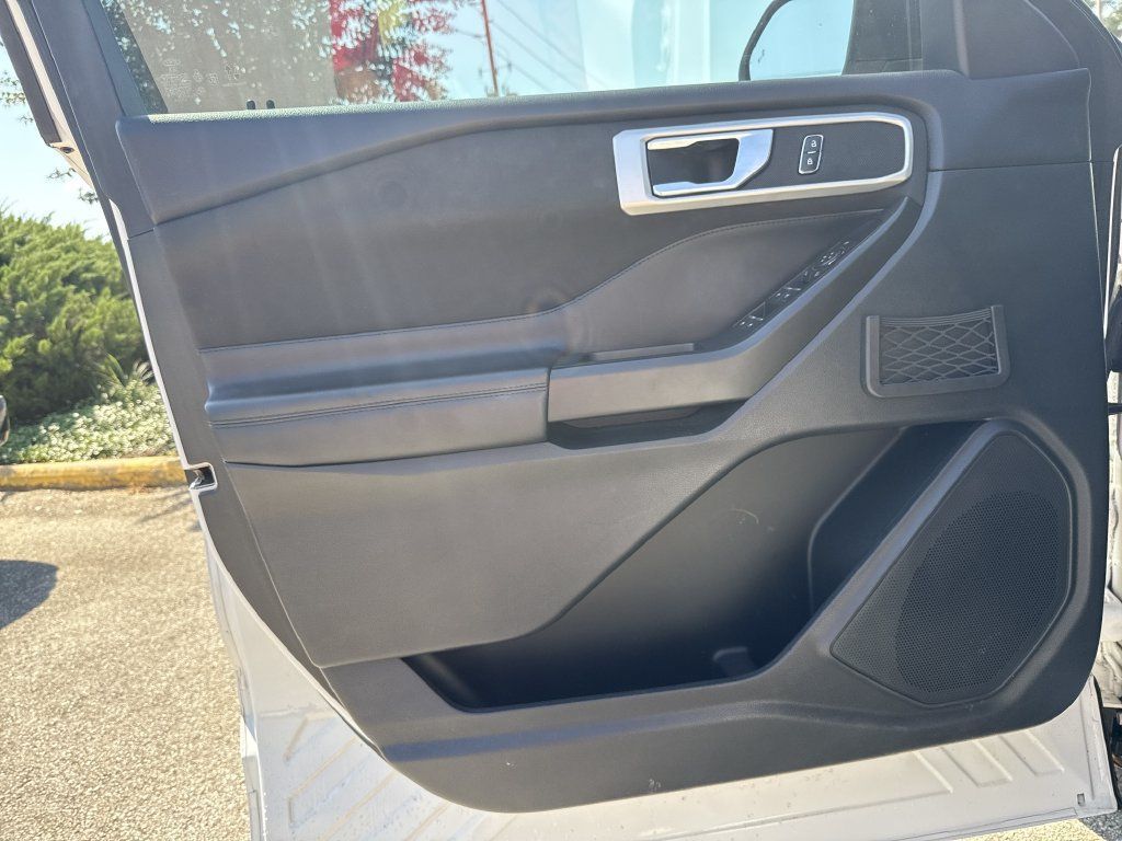 Used 2020 Ford Explorer XLT RWD image 10