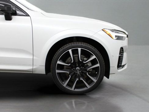 Certified 2023 Volvo XC60 B5 Ultimate w/ Climate Package image 69