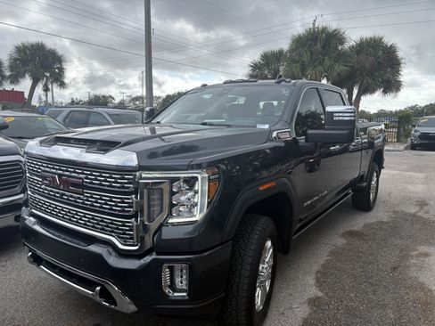 Used 2022 GMC Sierra 3500 Denali w/ Technology Package image 3