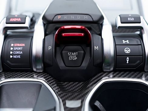 Used 2022 Lamborghini Urus image 77