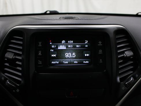 Used 2015 Jeep Cherokee Latitude FWD image 14