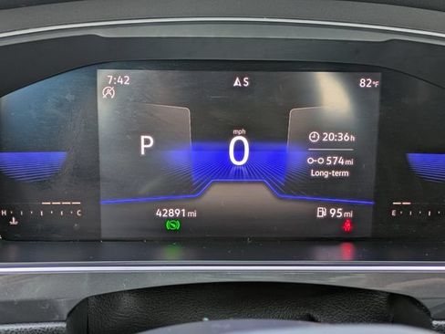 Used 2023 Volkswagen Tiguan SE FWD image 25