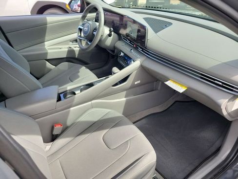 Certified 2025 Hyundai Elantra SEL image 17