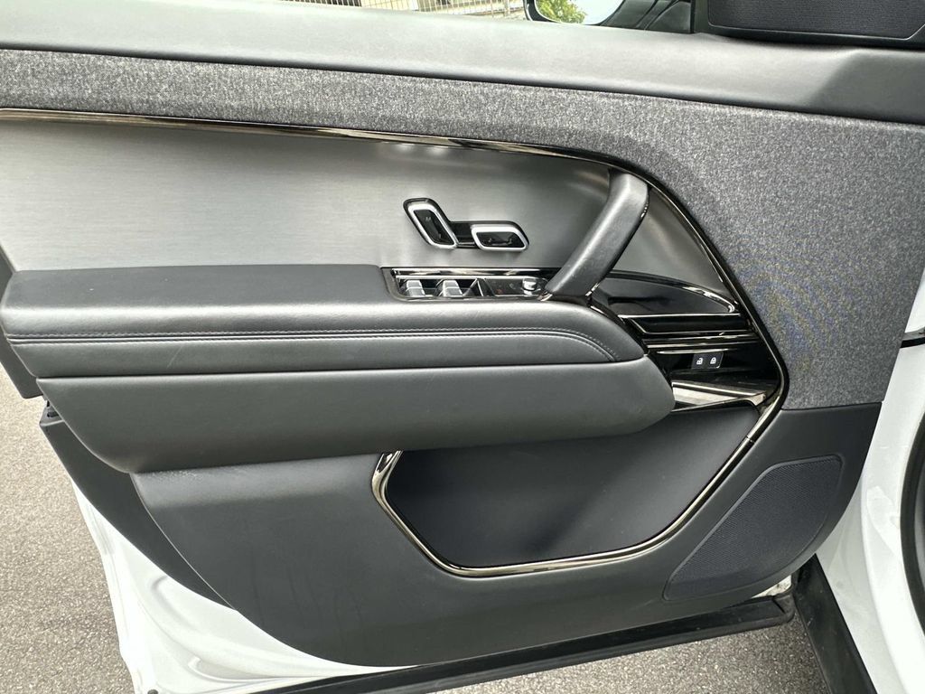 Used 2025 Land Rover Range Rover Sport SE AWD/4WD image 18