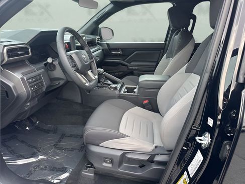 Used 2025 Toyota Tacoma TRD Off-Road image 9