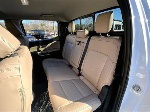 Used 2025 Ford Ranger Lariat w/ Chrome Accent Package image 18