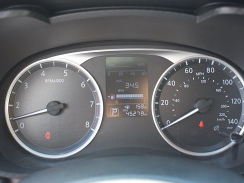 Used 2025 Nissan Versa S FWD image 20