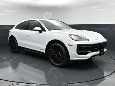 Used 2026 Porsche Cayenne GTS image 11