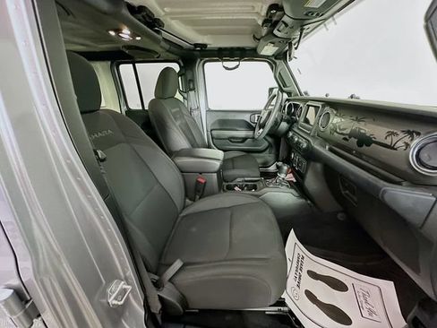Used 2019 Jeep Wrangler Unlimited Sahara w/ Cold Weather Group AWD/4WD image 32