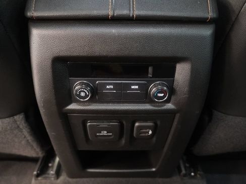 Used 2020 Chevrolet Traverse LT w/ LT Premium Package FWD image 30