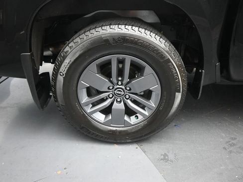 Used 2025 Nissan Frontier SV w/ SV Convenience Package RWD image 24