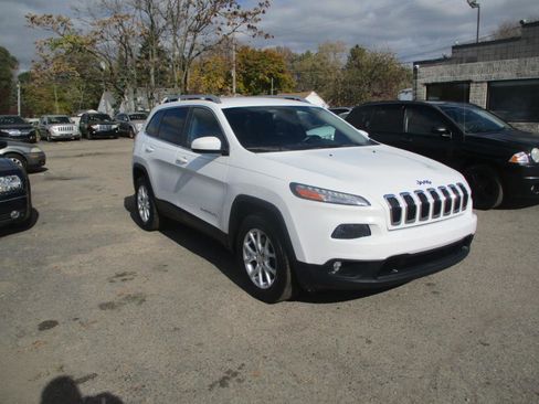Used 2016 Jeep Cherokee Latitude w/ Cold Weather Group AWD/4WD image 1