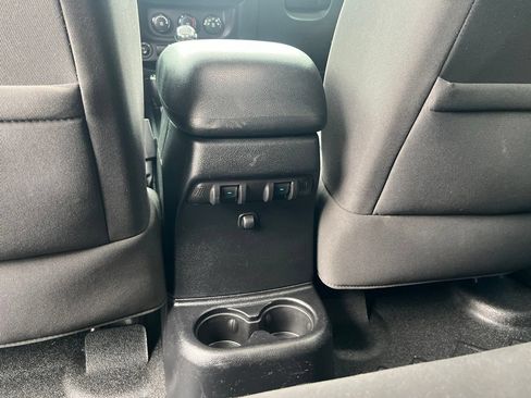 Used 2016 Jeep Wrangler Unlimited Rubicon AWD/4WD image 19