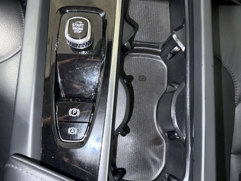 Used 2024 Volvo V60 B5 Cross Country Plus w/ Protection Package Premier AWD/4WD image 23
