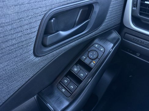 Used 2023 Nissan Rogue S image 13