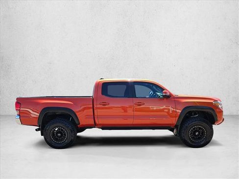 Used 2017 Toyota Tacoma TRD Off-Road w/ Tow Package AWD/4WD image 4