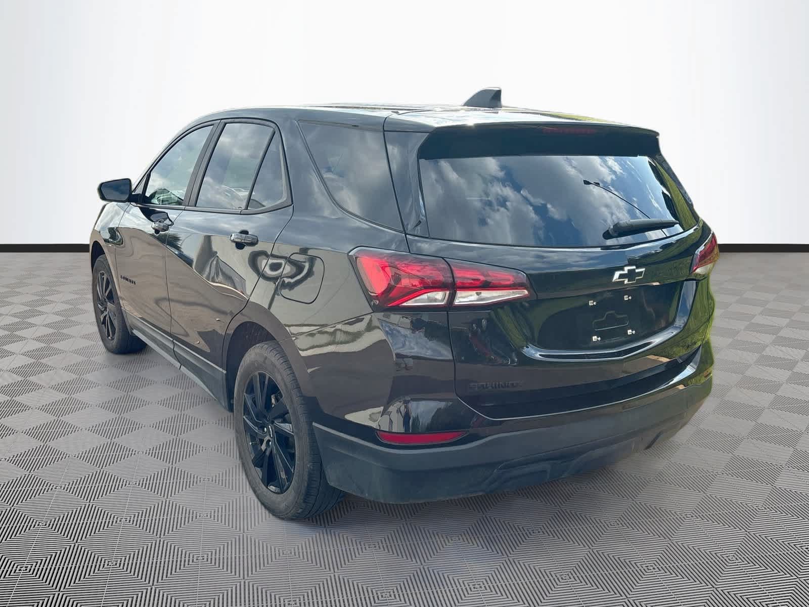 Used 2024 Chevrolet Equinox LS w/ LS Convenience Package AWD/4WD image 7