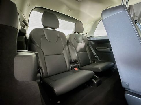 Certified 2025 Volvo XC90 B5 Core image 28