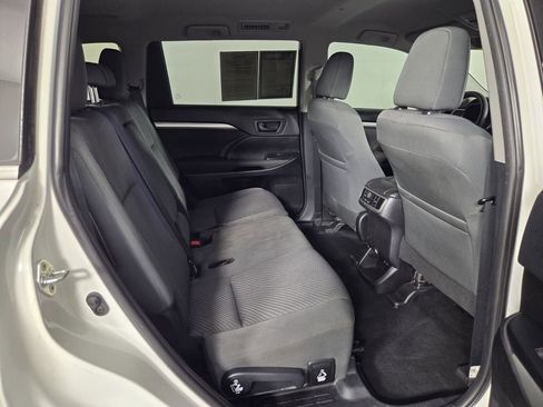 Used 2019 Toyota Highlander LE image 31