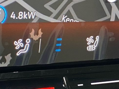 New 2025 Volkswagen ID. Buzz 1st Edition image 8