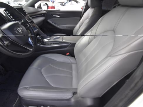 Used 2022 Toyota Avalon XLE w/ Carpet Mat Package (TMS) FWD image 2
