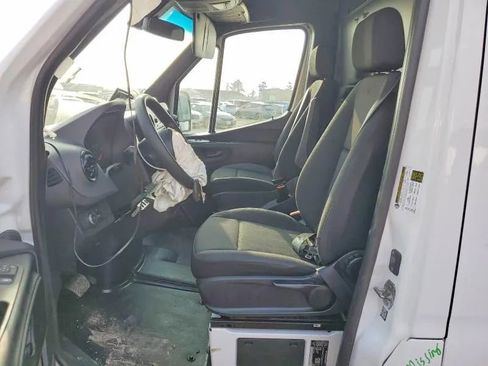 Used 2021 Mercedes-Benz Sprinter 2500 image 7