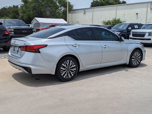 Used 2023 Nissan Altima 2.5 SV FWD image 6