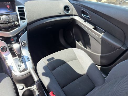Used 2015 Chevrolet Cruze LT FWD image 12
