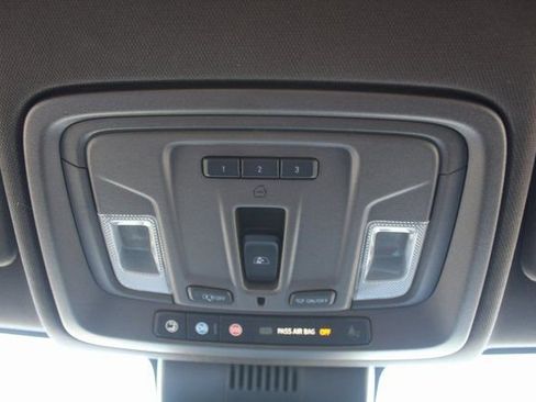 Used 2023 GMC Sierra 1500 SLT image 35