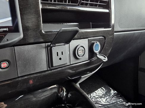 Used 2023 Chevrolet Express 2500 RWD image 57
