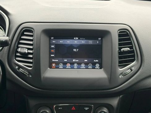 Used 2019 Jeep Compass Latitude w/ Popular Equipment Group AWD/4WD image 36