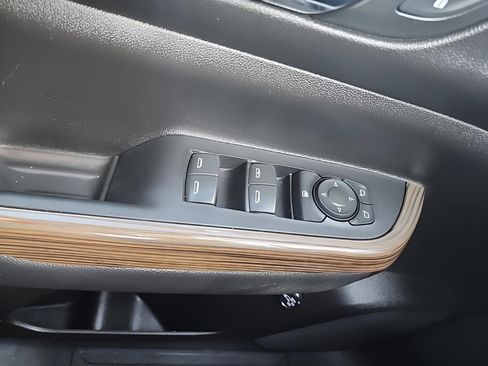 Used 2023 GMC Acadia SLE w/ Driver Convenience Package image 10