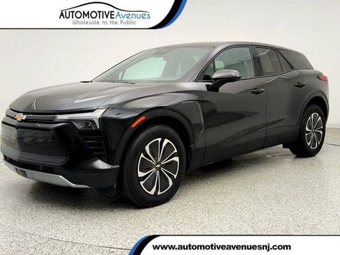 Used 2025 Chevrolet Blazer EV LT FWD image 1