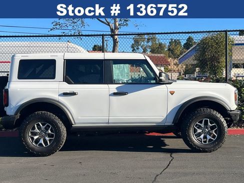 Used 2025 Ford Bronco Badlands image 3
