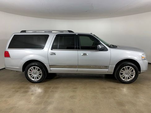 Used 2012 Lincoln Navigator L 4WD image 7