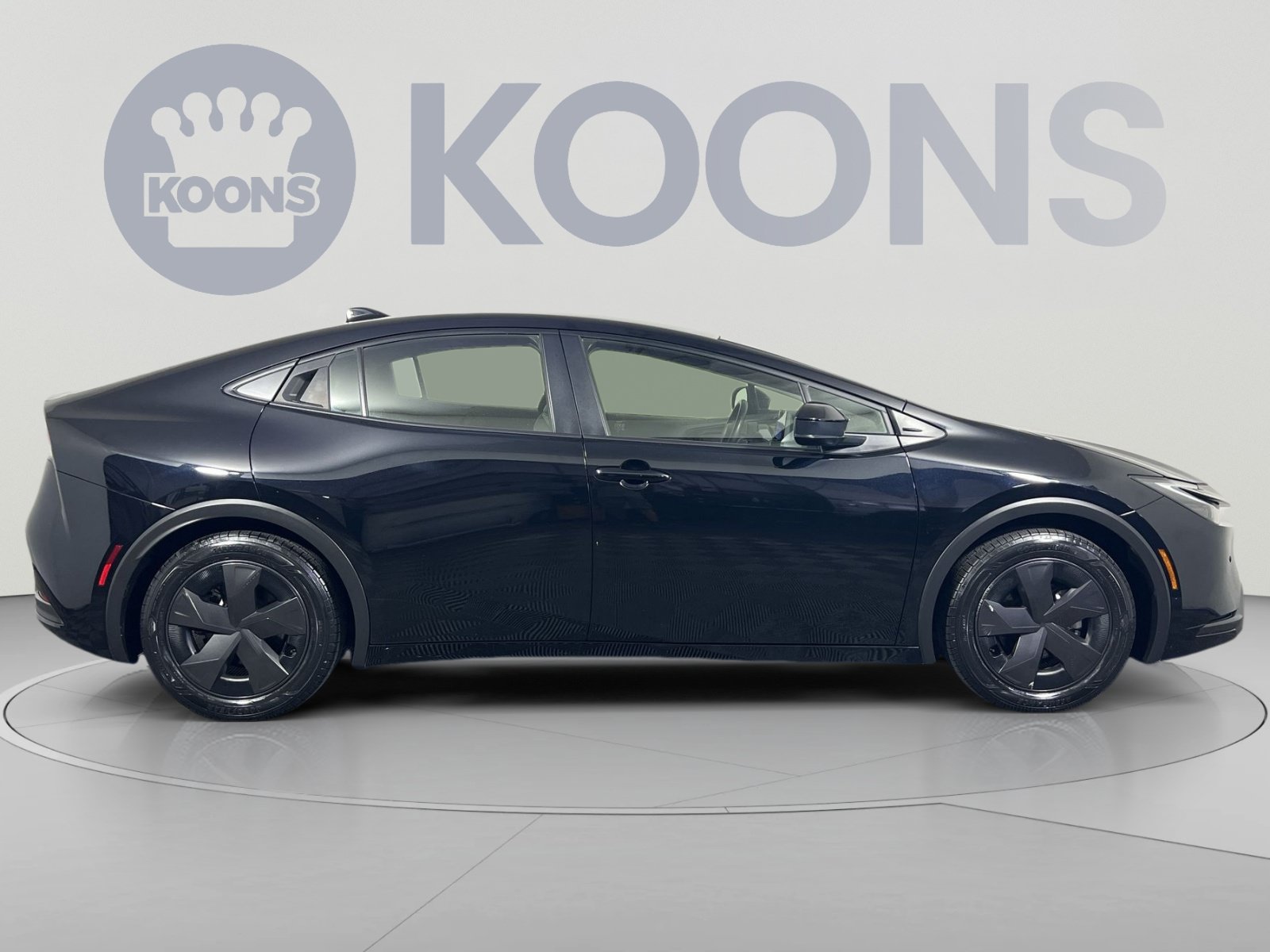 Used 2025 Toyota Prius LE FWD image 8