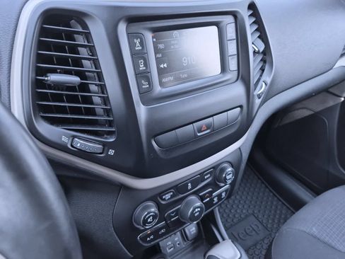 Used 2015 Jeep Cherokee Latitude w/ Cold Weather Group AWD/4WD image 27
