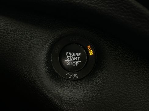 Used 2019 Jeep Cherokee Limited w/ Luxury Group AWD/4WD image 14