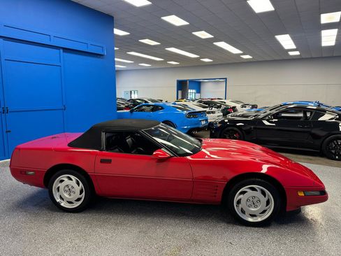 Used 1992 Chevrolet Corvette Convertible RWD image 6
