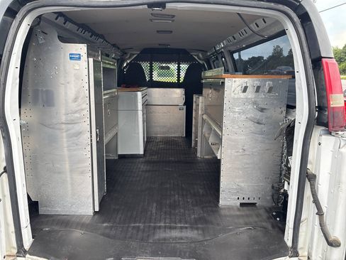 Used 2014 Chevrolet Express 3500 Extended RWD image 17