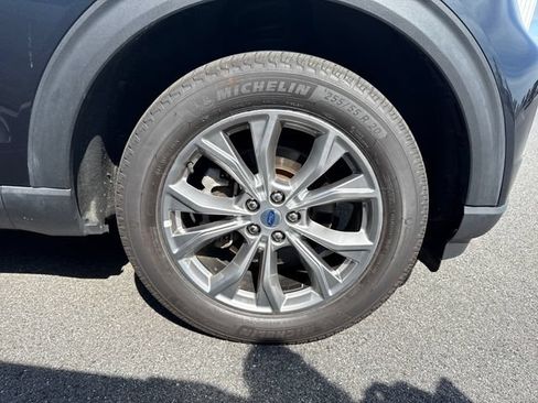 Used 2023 Ford Explorer XLT w/ Equipment Group 202A AWD/4WD image 8