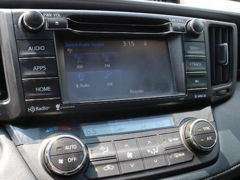 Used 2018 Toyota RAV4 XLE FWD image 13