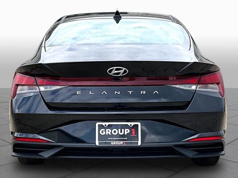 Used 2023 Hyundai Elantra SEL FWD image 5