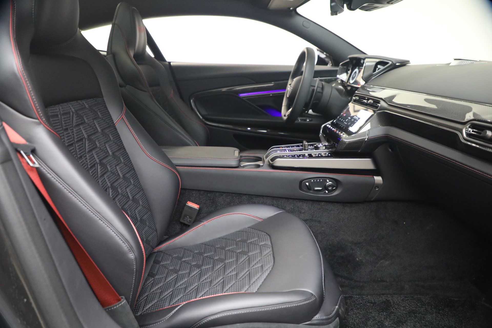 Used 2026 Aston Martin Vanquish RWD image 18